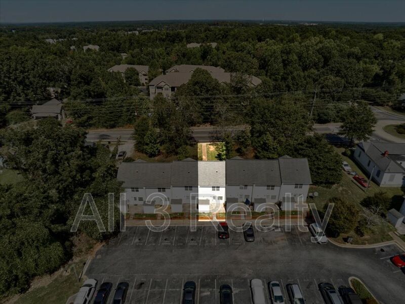 Welcome to this adorable 2 bedroom/2.5 bath townhome located in the heart of Newnan, GA. property image