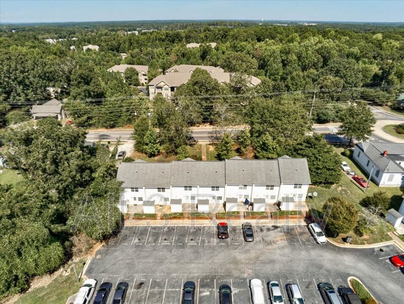 Welcome to this adorable 2 bedroom/2.5 bath townhome located in the heart of Newnan, GA. property image