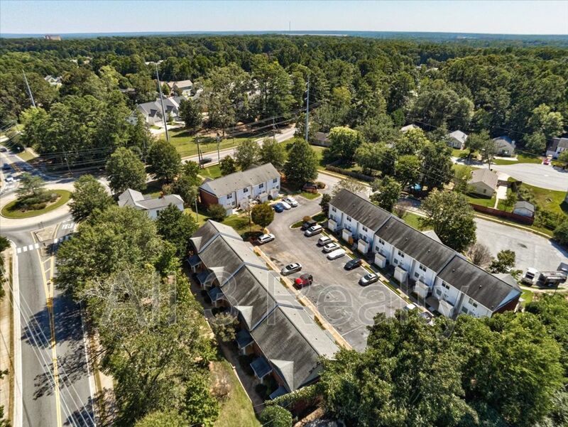 Welcome to this adorable 2 bedroom/2.5 bath townhome located in the heart of Newnan, GA. property image