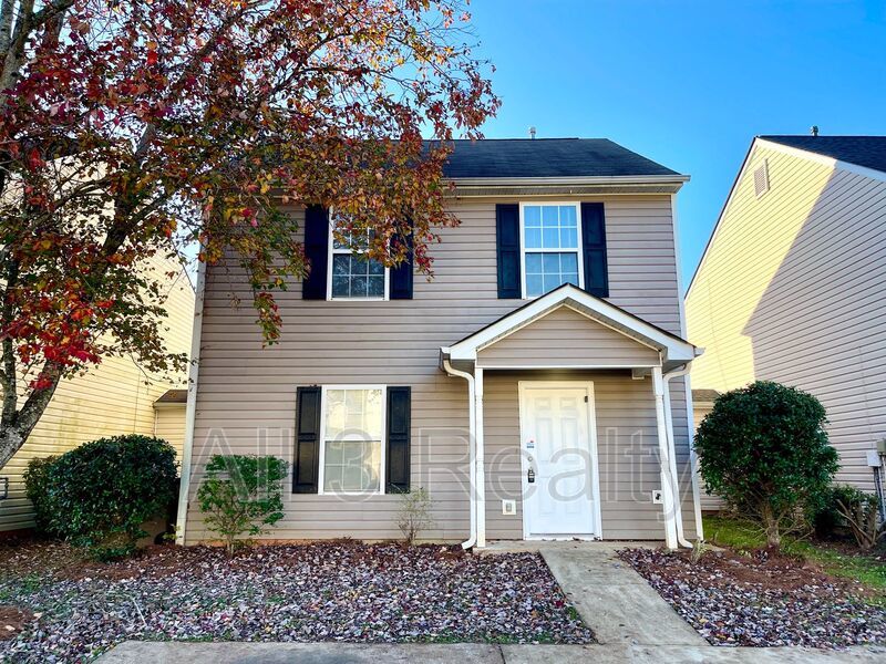 Welcome to this charming 3-bedroom, 2.5-bathroom house nestled in the desirable Stockbridge, GA area. property image