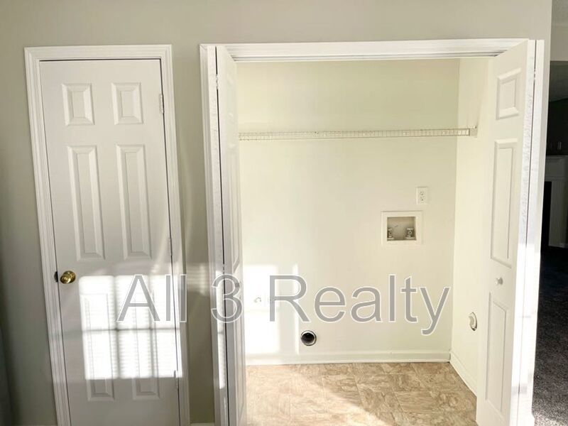 Welcome to this charming 3-bedroom, 2.5-bathroom house nestled in the desirable Stockbridge, GA area. property image