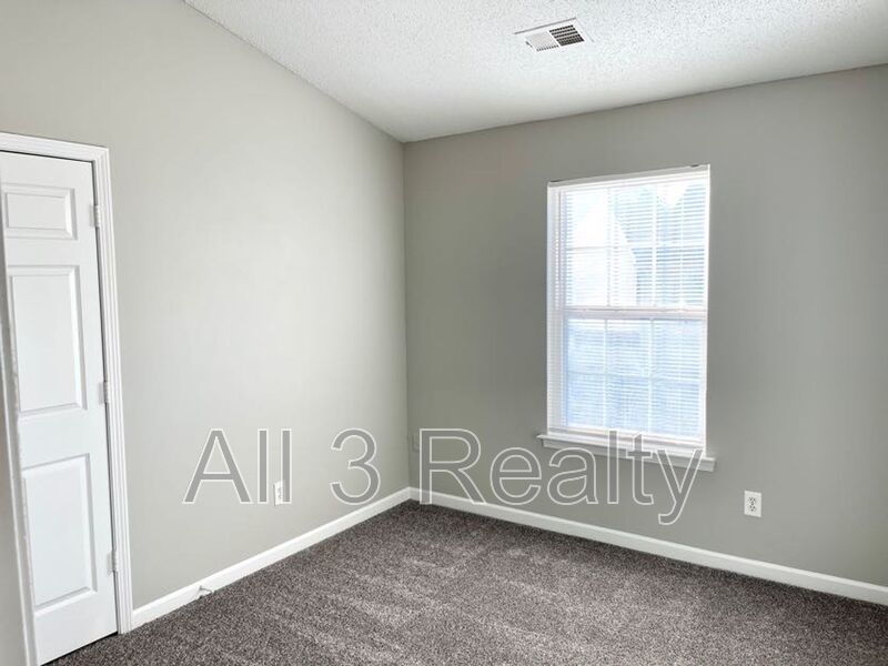 Welcome to this charming 3-bedroom, 2.5-bathroom house nestled in the desirable Stockbridge, GA area. property image