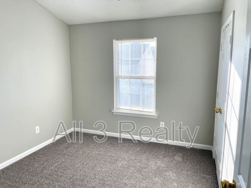 Welcome to this charming 3-bedroom, 2.5-bathroom house nestled in the desirable Stockbridge, GA area. property image