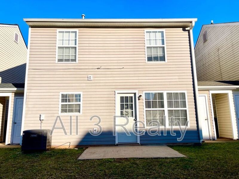 Welcome to this charming 3-bedroom, 2.5-bathroom house nestled in the desirable Stockbridge, GA area. property image